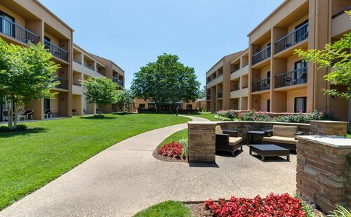 Courtyard by Marriott Dulles Airport Herndon/Reston, Забронировать Отель Рэстон Виргиния