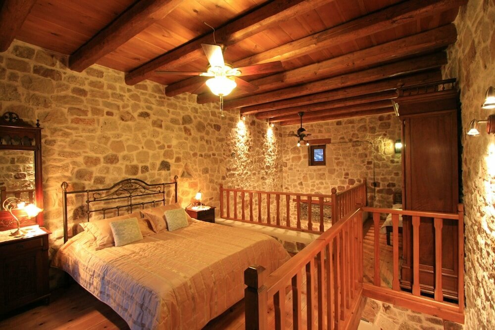 Lithos Traditional Guest Houses