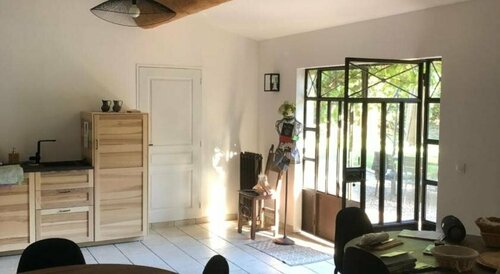 Le Pavillon Vert - B&B, Book Bed and Breakfast Hoteller i Rhône-Alps med parkering, Parkering