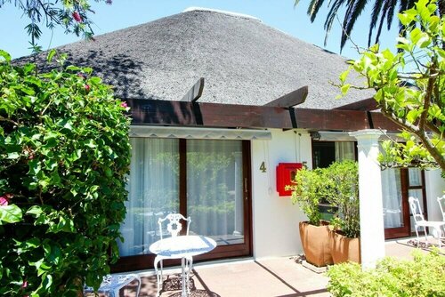 Cape Village Lodge, Забронировать Гостевой дом Дурбанвиль Северный пригород Кейптауна