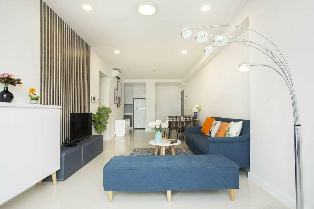 Infinity Edge Pool Apartment Icon 56