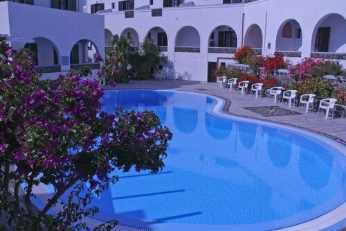 New Haroula, Забронировать Отель Тира Santorini Caldera, рядом с Археологический музей Тиры
