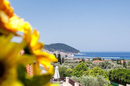 Skopelos Holidays Hotel by GHH, Забронировать Отель Отели Скопелос с парковкой, рядом с Центр фотографии Скопелоса, Парковка