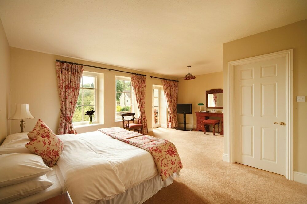 Limpley Stoke Hotel