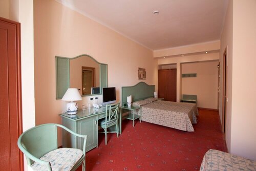 Hotel Laurentia, Забронировать Отель Отели Сан-Лоренцо 3 звезды, 3*