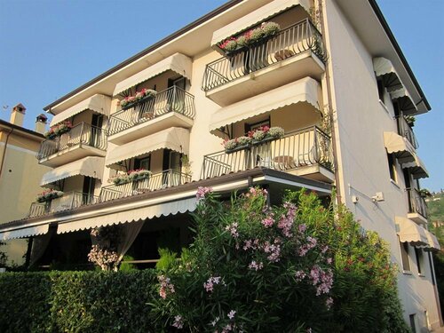 Hotel Marina, Забронировать Отель Отели в центре Торри-дель-Бенако, в центре, Парковка