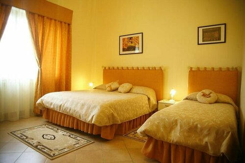 B&B Cindy, Book Bed and Breakfast Hoteller i Cascina med parkering, Parkering
