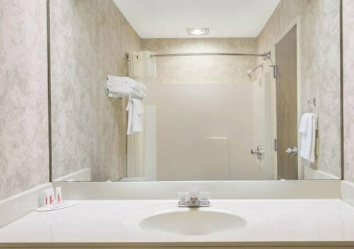 Days Inn by Wyndham Lexington, Book Hotel Lexington North Carolina