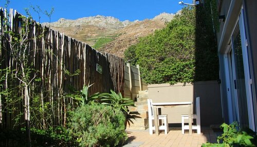 Chocolate Box Guesthouse, Buchen Sie Pension Gordonʼs Bay Helderberg