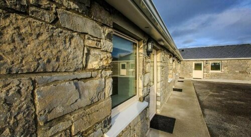 The Red Cottage & Stables, Book Feriehus Sligo 