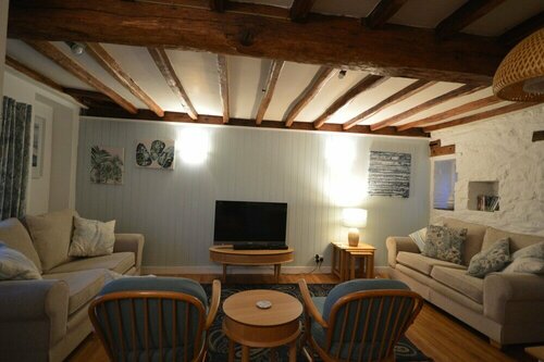 Whitewells Farm Cottages - 7 exceptionally well appointed pet friendly barn conversions set in 10 acres of gardens, fields and woodland suitable from 2 to 24 people with breathtaking views towards the Malvern Hills, Herefordshire and Worcestershire, Забронировать Фермерский дом Малверн Malvern Hills