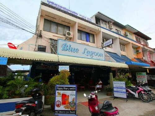 Blue Lagoon Guest House and Bar, Забронировать Гостевой дом Отели Района Ча-Ам с парковкой, Парковка