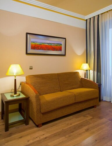 Suites Gran Vía 44, Забронировать Апарт-отель Апарт-отели Гранады, рядом с Дворец Альгамбра, Апарт-отель