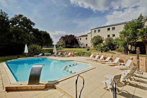 Hôtel Kyriad Nantes Bouaye Aéroport - Les Champs dAvaux, Забронировать Отель Отели Земель Луары с парковкой, Парковка