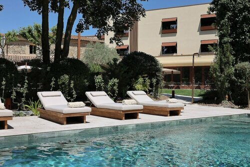 Michel Chabran, Book Hotel Hoteller i Rhône-Alps med parkering, Parkering
