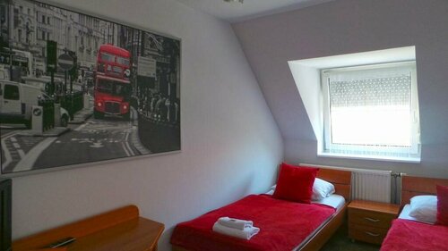 Tulipan Panzio, Réserver Hôtel Komárom 
