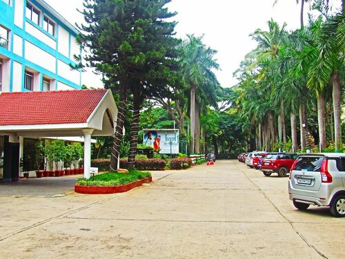 Ramanashree California Resort, Забронировать Курортный отель Отели штата Карнатаки с бассейном, Бассейн