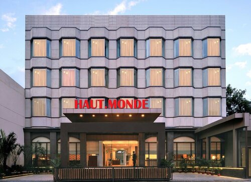 Hotel Haut Monde, Забронировать Отель Отели Гургаон с бассейном, Бассейн