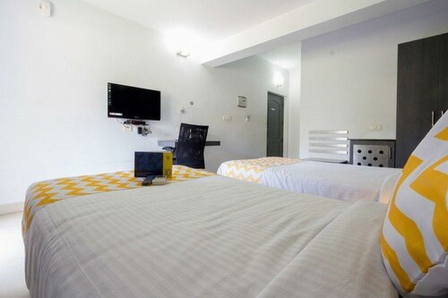 Stay Easy Service Appartment, Забронировать Отель Отели Теруванмиюр с парковкой, Парковка