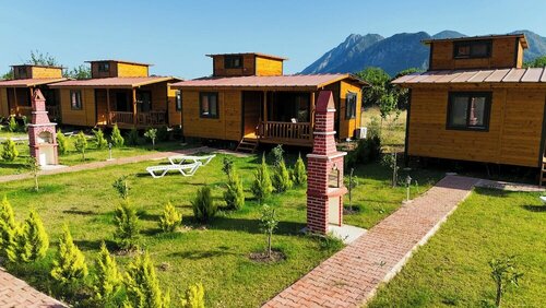 Ugur Pansiyon Bungalows, Забронировать Гостевой дом Отели Чиралы с парковкой, рядом с Пляж Чиралы, Парковка
