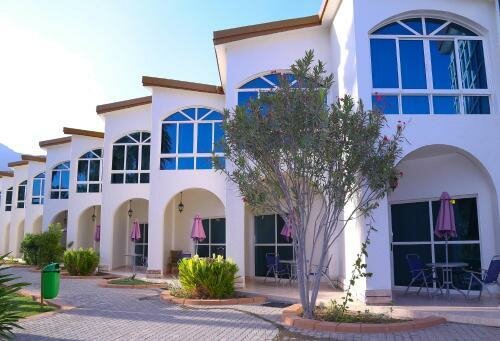 Sandy Beach Hotel & Resort, Забронировать Курортный отель Аль-Ака Фуджейра, рядом с Пляж Сэнди