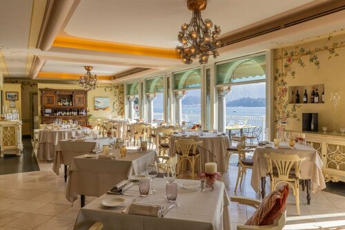La Darsena Boutique Hotel & Restaurant, Забронировать Бутик-отель Отели Тремеццо 3 звезды, 3*