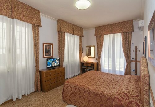 Hotel Verdemare, Book Hotel Marina di Pietrasanta Versilia