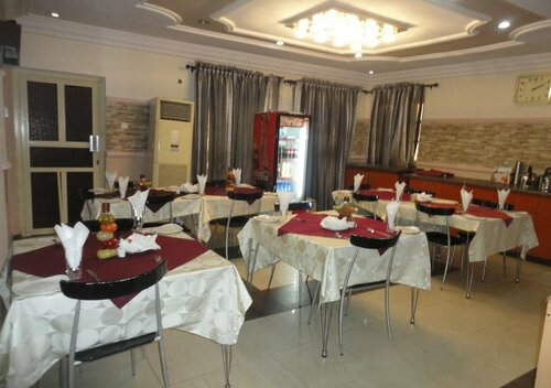SDM Tavern and Suites, Book Hotel Hotels in Ibadan with Parking, Parking