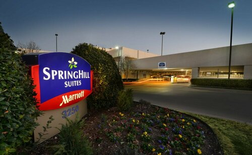 SpringHill Suites, Забронировать Отель Форт-Уэрт Dallas - Fort Worth Metropolitan Area, рядом с Мемориальный центр Уилла Роджерса