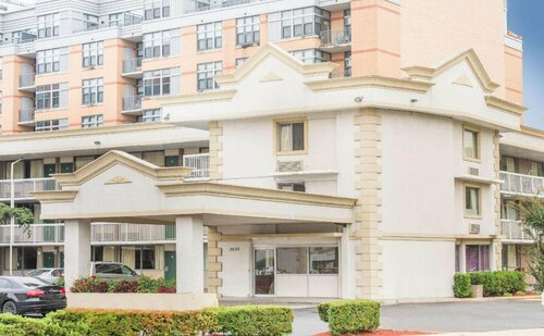 Days Inn Arlington Pentagon, Book Hotel Hoteller i Virginia med parkering, Parkering