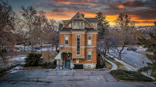 The Anniversary Inn - South Temple, Rezerwuj Bed and Breakfast Hotele w Utah z parkingiem, Parking