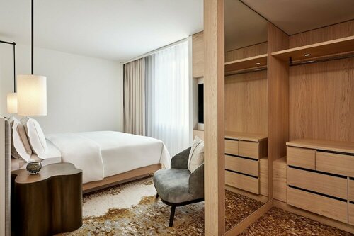 The Westin Grand Frankfurt, Забронировать Отель Франкуфрт-на-Майне - Центр - Старый город Франкфурт-на-Майне, рядом с Kleinmarkthalle