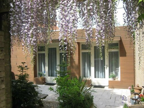 B&B Het Vogelhuis, Забронировать Отель «постель и завтрак» Лейден Южная Голландия, рядом с Лейденский университет