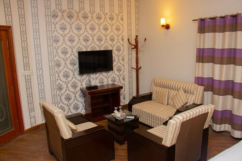Livin Hub Guest House, Book Pension F-8 Sector Islamabad