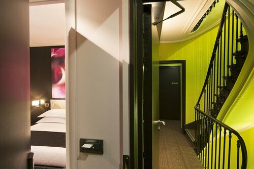 Hôtel Le Fabe, Забронировать Отель Отели Парижа с парковкой, рядом с Волонтер, Парковка