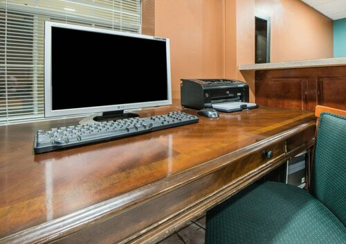 SureStay Plus Hotel by Best Western Tulsa East, Book Hotel Hoteller i Tulsa med parkering, Parkering