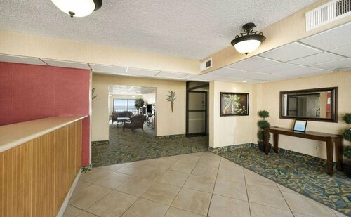 Days Inn by Wyndham Daytona Oceanfront, Забронировать Отель Отели Дейтона-Бич с бассейном, рядом с Sunglow Fishing Pier, Бассейн