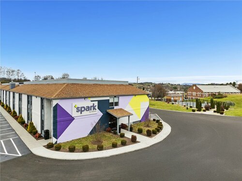 Spark by Hilton Abingdon I-81 near Fairgrounds, Varaa Hotelli Abingdon hotellit, joissa on uima-allas, Uima-allas