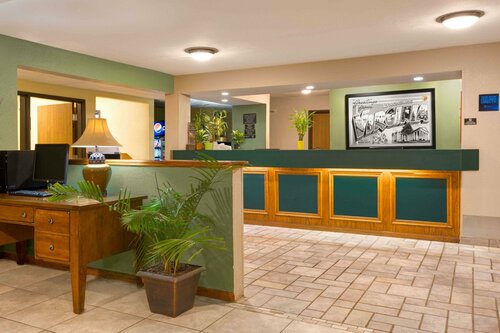 Super 8 by Wyndham Lynchburg VA, Забронировать Отель Линчберг Виргиния