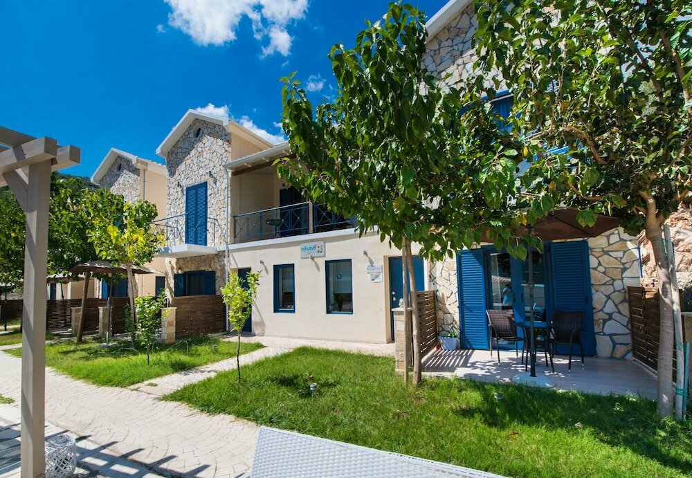 Ilianthos Apartments & Rooms