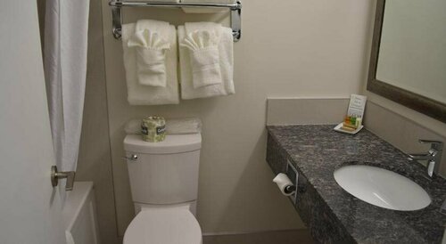 Guest House Inn & Suites, Book Pension Hoteller i Edson med parkering, Parkering