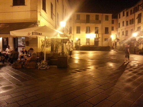 La Luna nel Borgo, Book Hotel Brugnato Ligurien