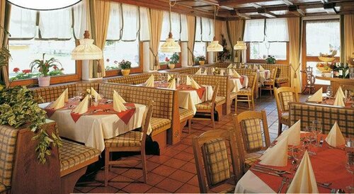 Hotel St-Leonhard, Забронировать Отель Отели Тироля с парковкой, Парковка