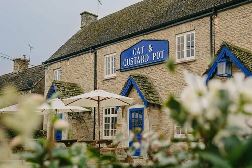 Cat and Custard Pot Inn, Rezervați Pensiune Hoteluri în Gloucestershire cu parcare, Parcare