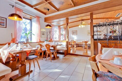 Bavaria Hotel Münchner Hof Superior, Забронировать Отель Штуттгарт-Ост Штутгарт, рядом с Штутгартский государственный музей естественных наук