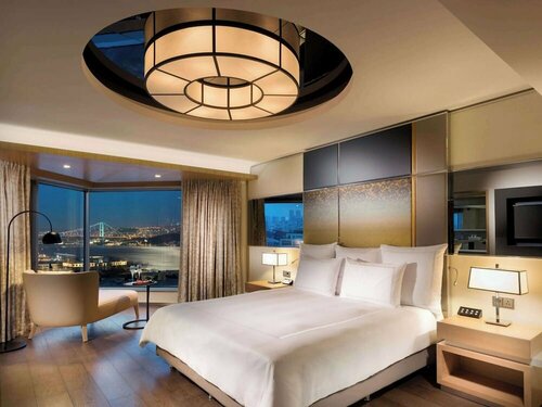 Swissotel The Bosphorus Istanbul, Забронировать Отель Отели Стамбула с бассейном, рядом с Часовая башня Долмабахче, Бассейн