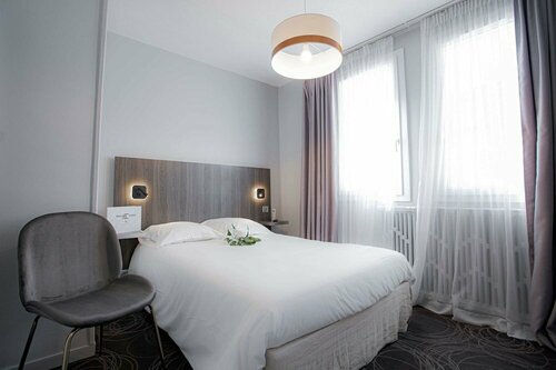 Hôtel Central Poitiers 3 étoiles, Забронировать Отель Пуатье Futuroscope