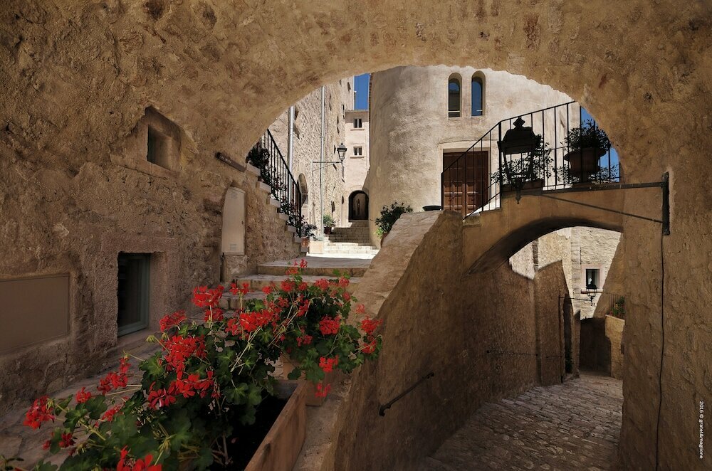 Castello Di Postignano Relais