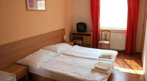 Hotel Dominika, Забронировать Отель Petrzalka 