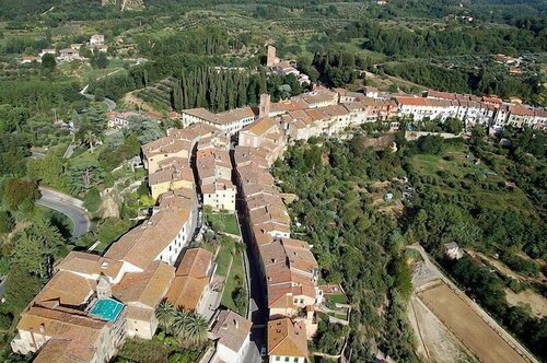 Toscana Holiday Village, Забронировать Кемпинг Отели в центре Монтополи-ин-Валь-д'Арно, в центре